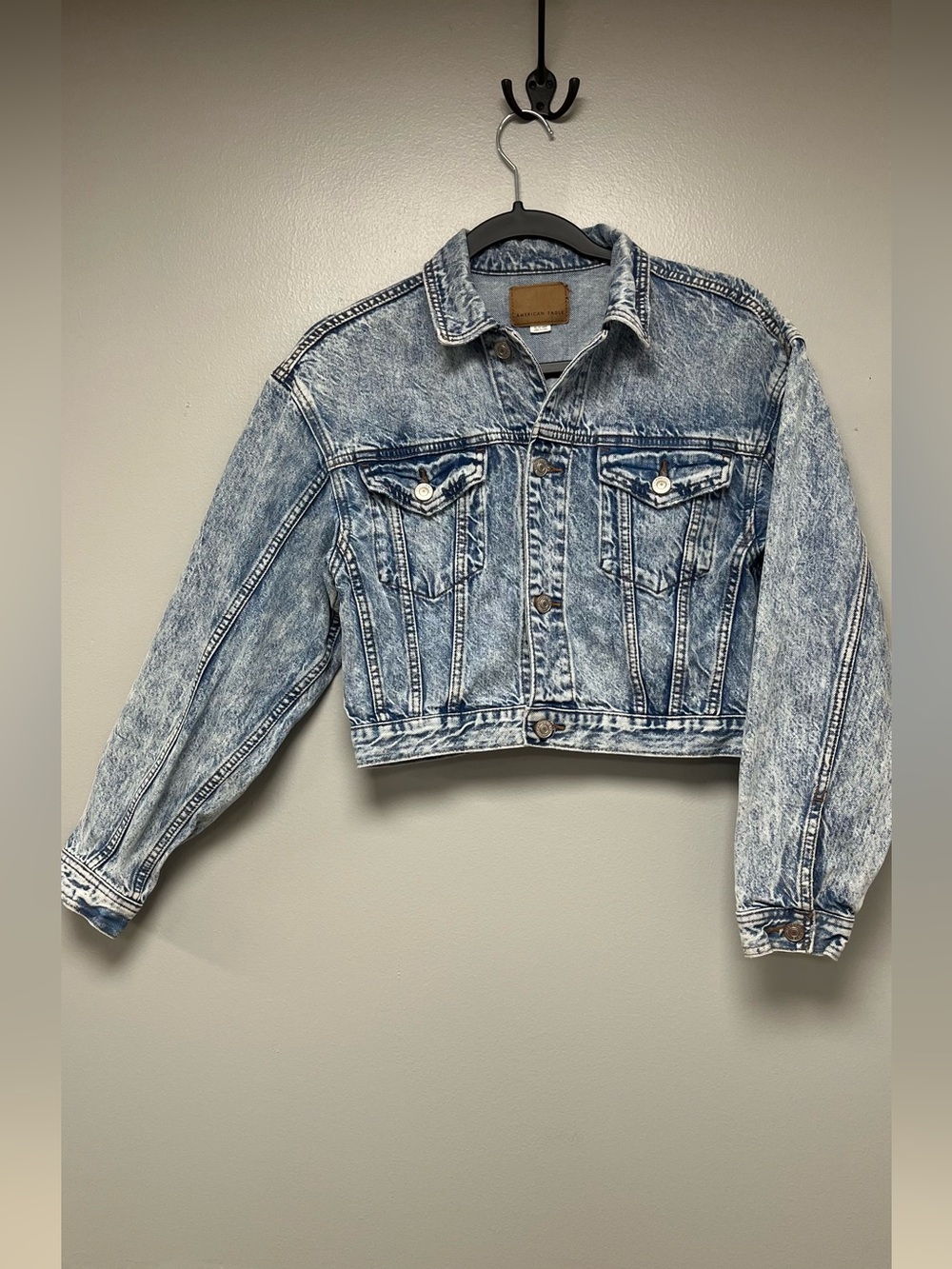 American Eagle Outfitters Acid Wash Cropped Denim Jacket - Light Blue size XS